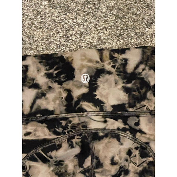 Lululemon Women's Invigorate High-Rise Tight, Size 2, 25” Inseam, EUC - Picture 3 of 4